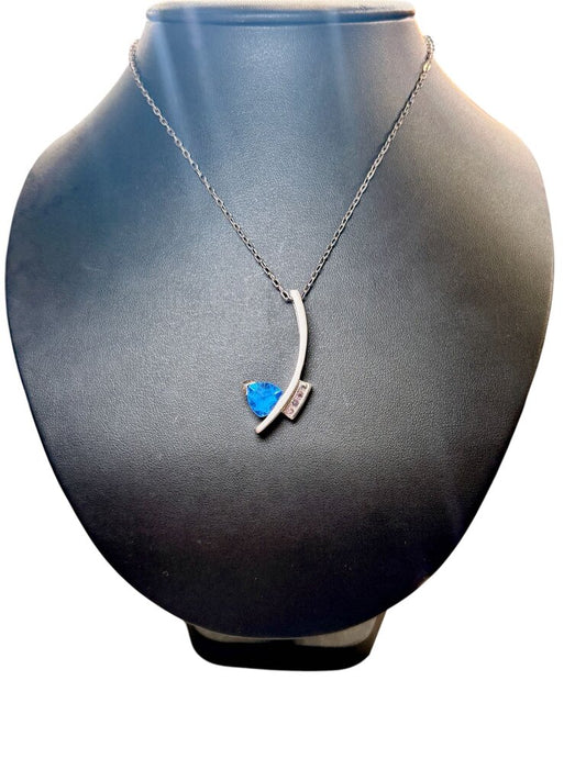 SS LG CREATED TRILLION CUT SAPPHIRE W/4ALEXANDRITE STONE PENDANT ON PLATED CHAIN