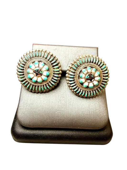 SS ZUNI NEEDLEPOINT LARGE ROUND STUD EARRINGS W/WHITE SHELL