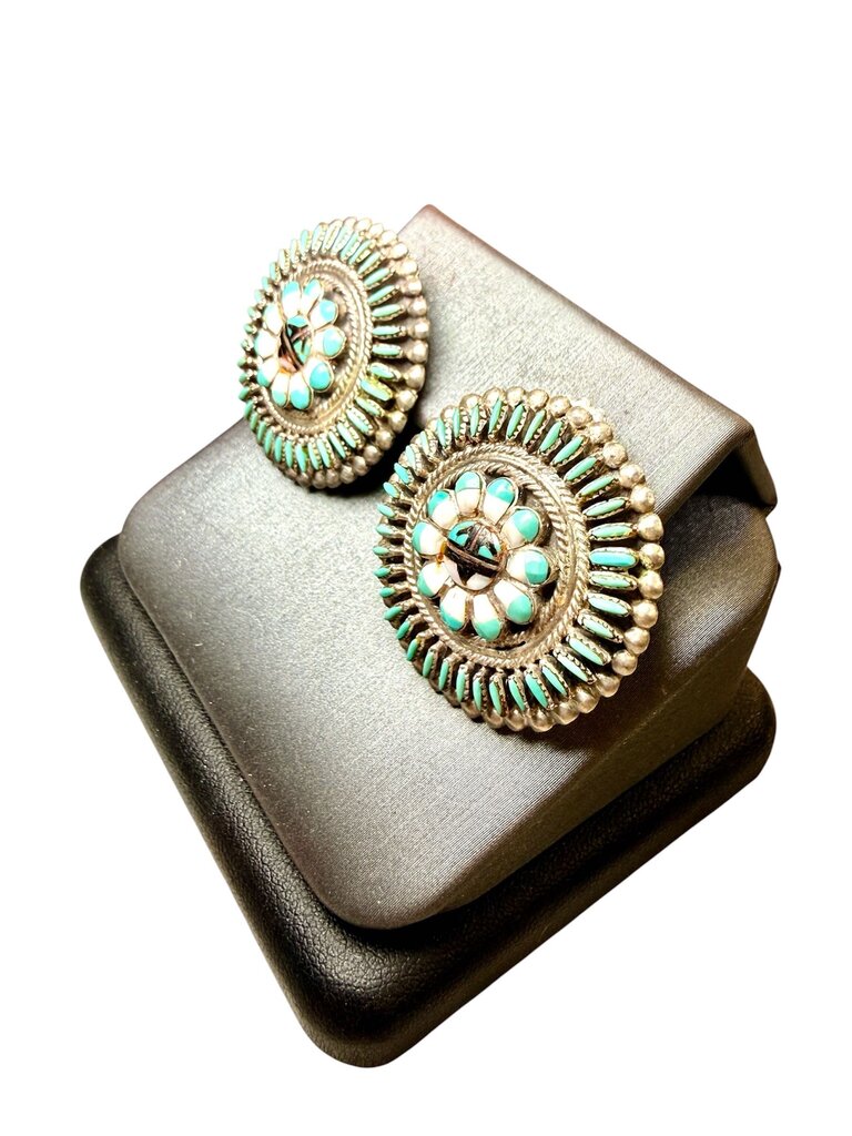 SS ZUNI NEEDLEPOINT LARGE ROUND STUD EARRINGS W/WHITE SHELL